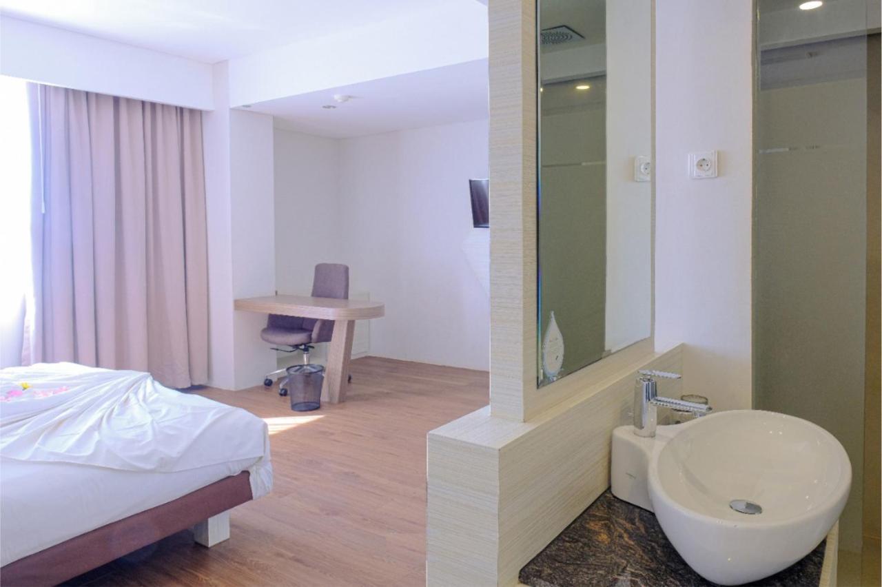 Royal Bay Hotel Makassar Eksteriør bilde