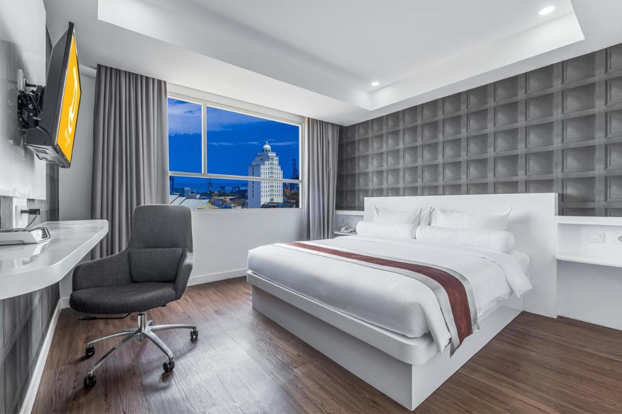 Royal Bay Hotel Makassar Eksteriør bilde