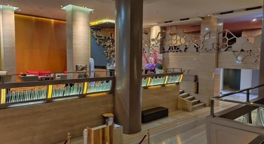 Royal Bay Hotel Makassar Eksteriør bilde