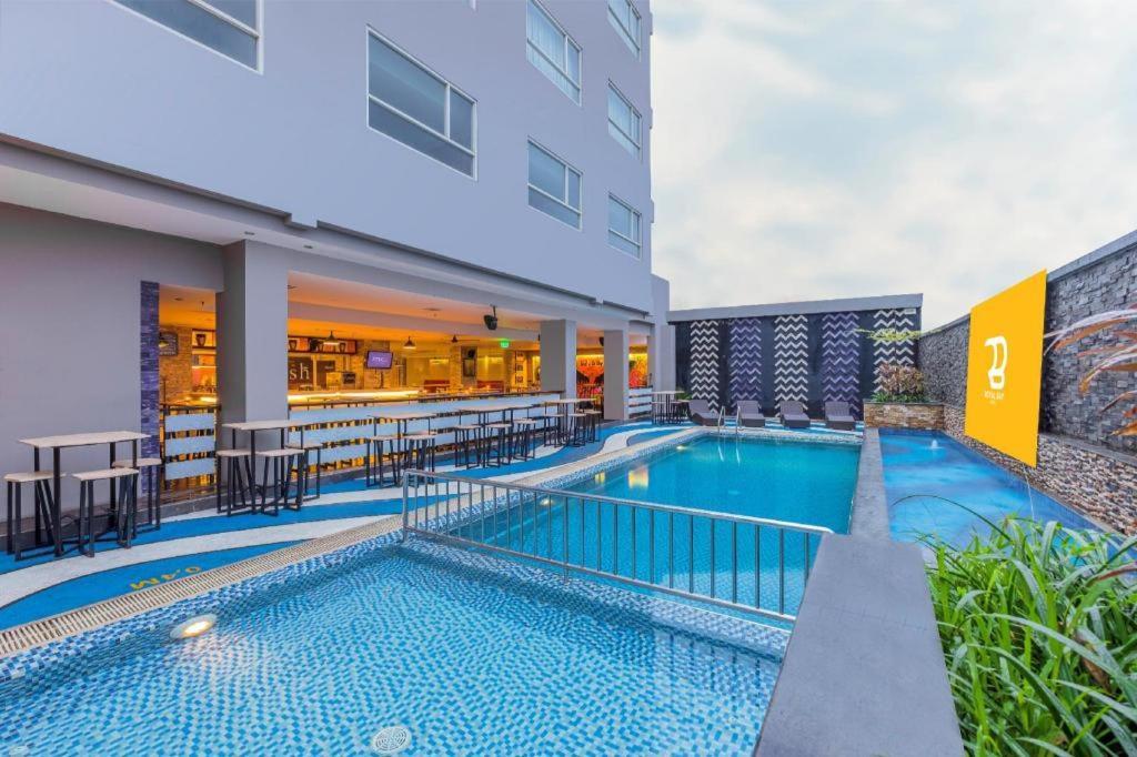 Royal Bay Hotel Makassar Eksteriør bilde