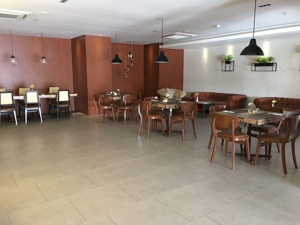 Royal Bay Hotel Makassar Eksteriør bilde