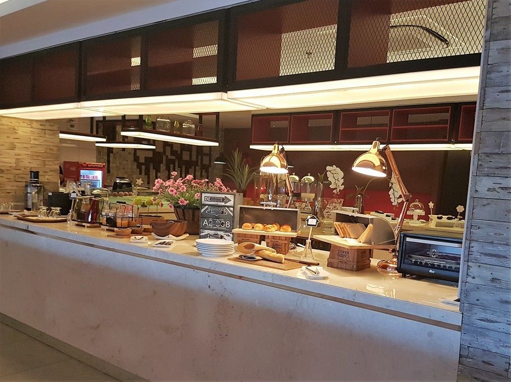 Royal Bay Hotel Makassar Eksteriør bilde