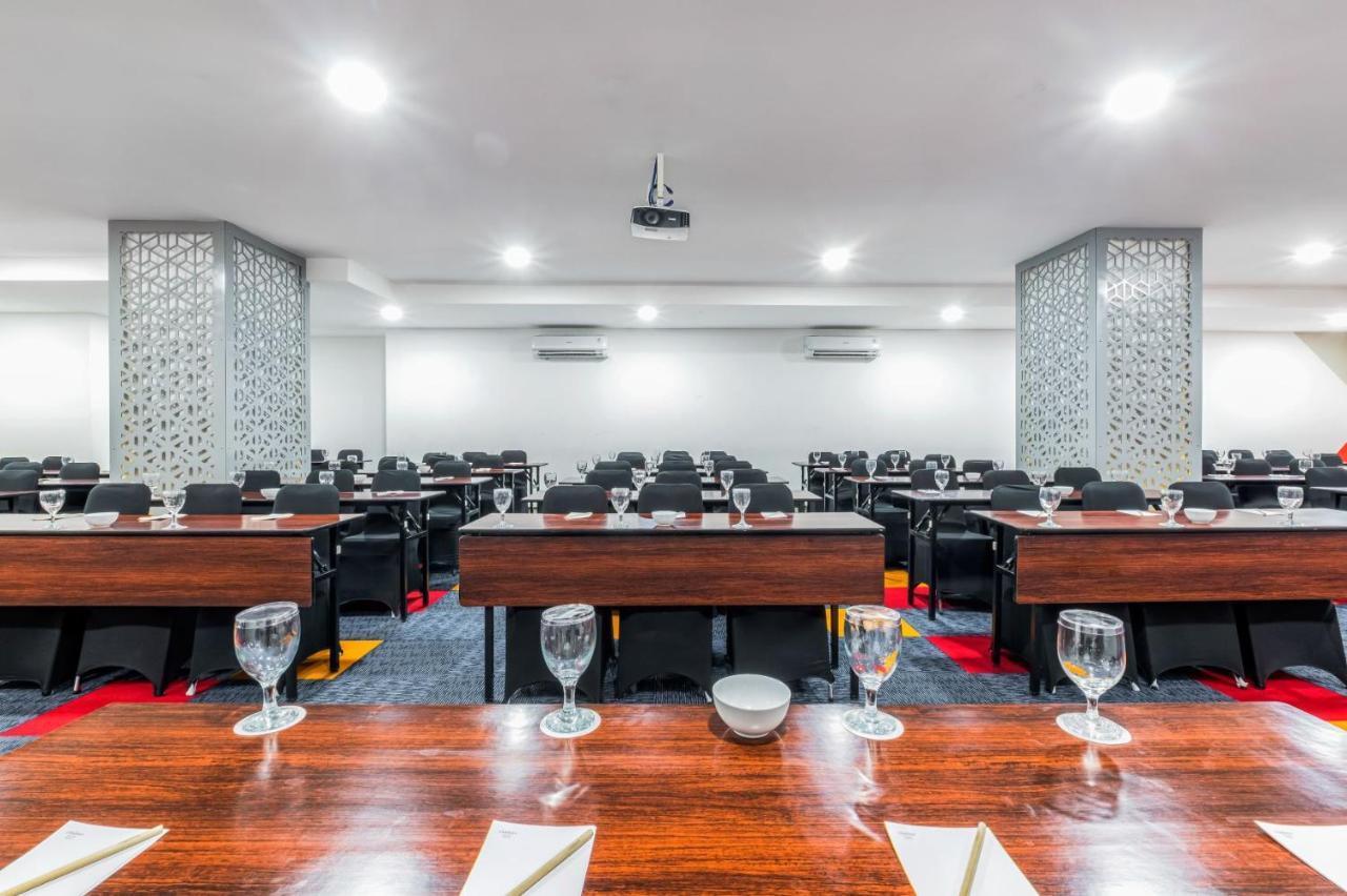 Royal Bay Hotel Makassar Eksteriør bilde