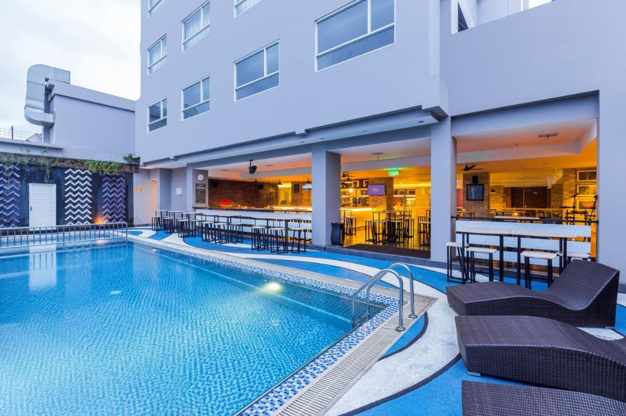 Royal Bay Hotel Makassar Eksteriør bilde