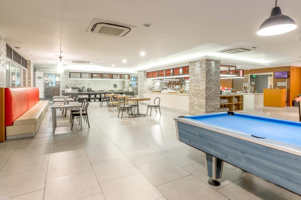 Royal Bay Hotel Makassar Eksteriør bilde